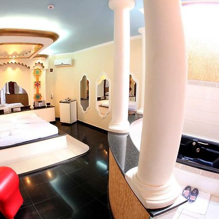 Hotel & Motel Le Baron (Adults Only) Porto Ferreira Phòng bức ảnh