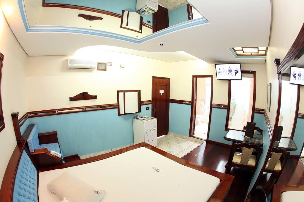 Hotel & Motel Le Baron (Adults Only) Porto Ferreira Phòng bức ảnh