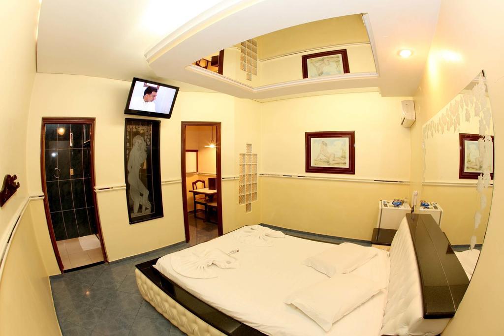 Hotel & Motel Le Baron (Adults Only) Porto Ferreira Phòng bức ảnh