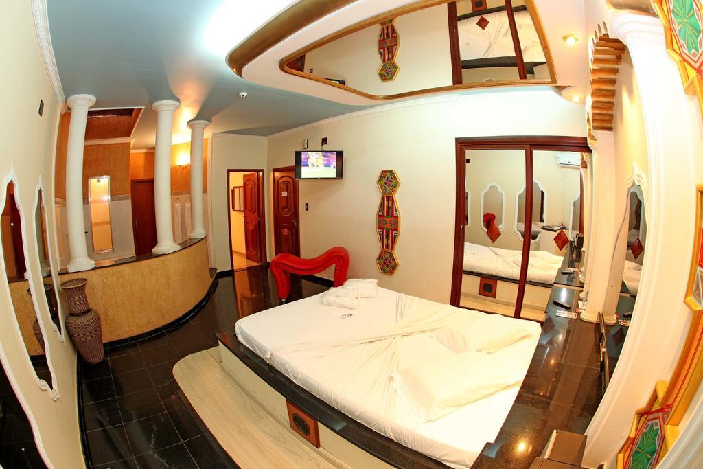 Hotel & Motel Le Baron (Adults Only) Porto Ferreira Phòng bức ảnh