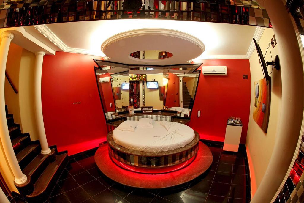 Hotel & Motel Le Baron (Adults Only) Porto Ferreira Phòng bức ảnh