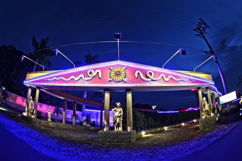 Hotel & Motel Le Baron (Adults Only) Porto Ferreira Ngoại thất bức ảnh
